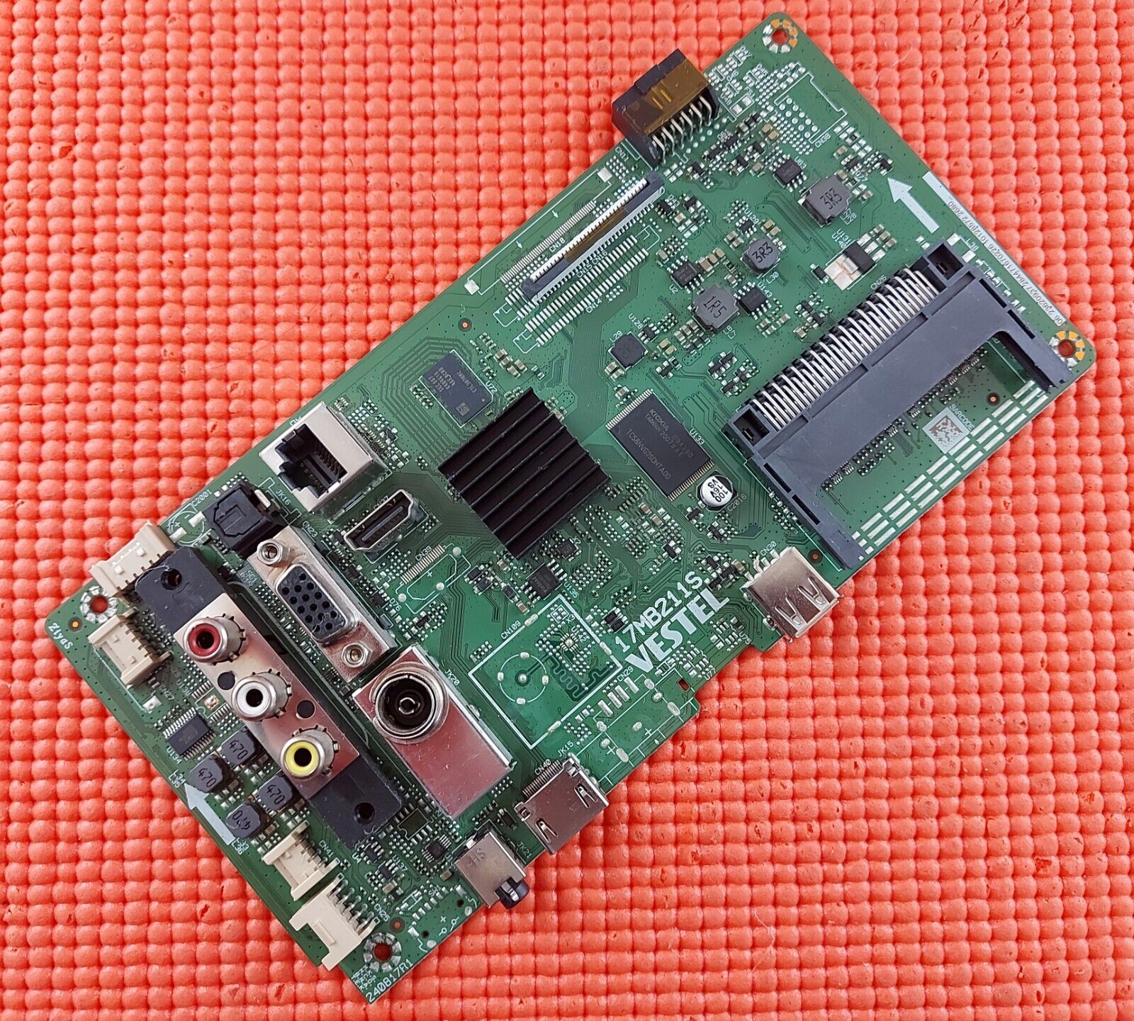 MAIN BOARD FOR BUSH DLED32HDSB 32" TV 23620937 17MB211S SCREEN LSC320AN10-H03