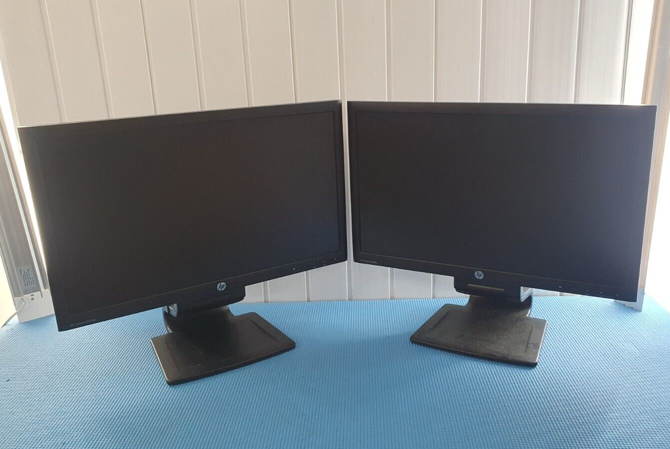 DUAL HP COMPAQ LA2306x 23" 1920x1080 MONITOR DVI VGA - 360° STAND