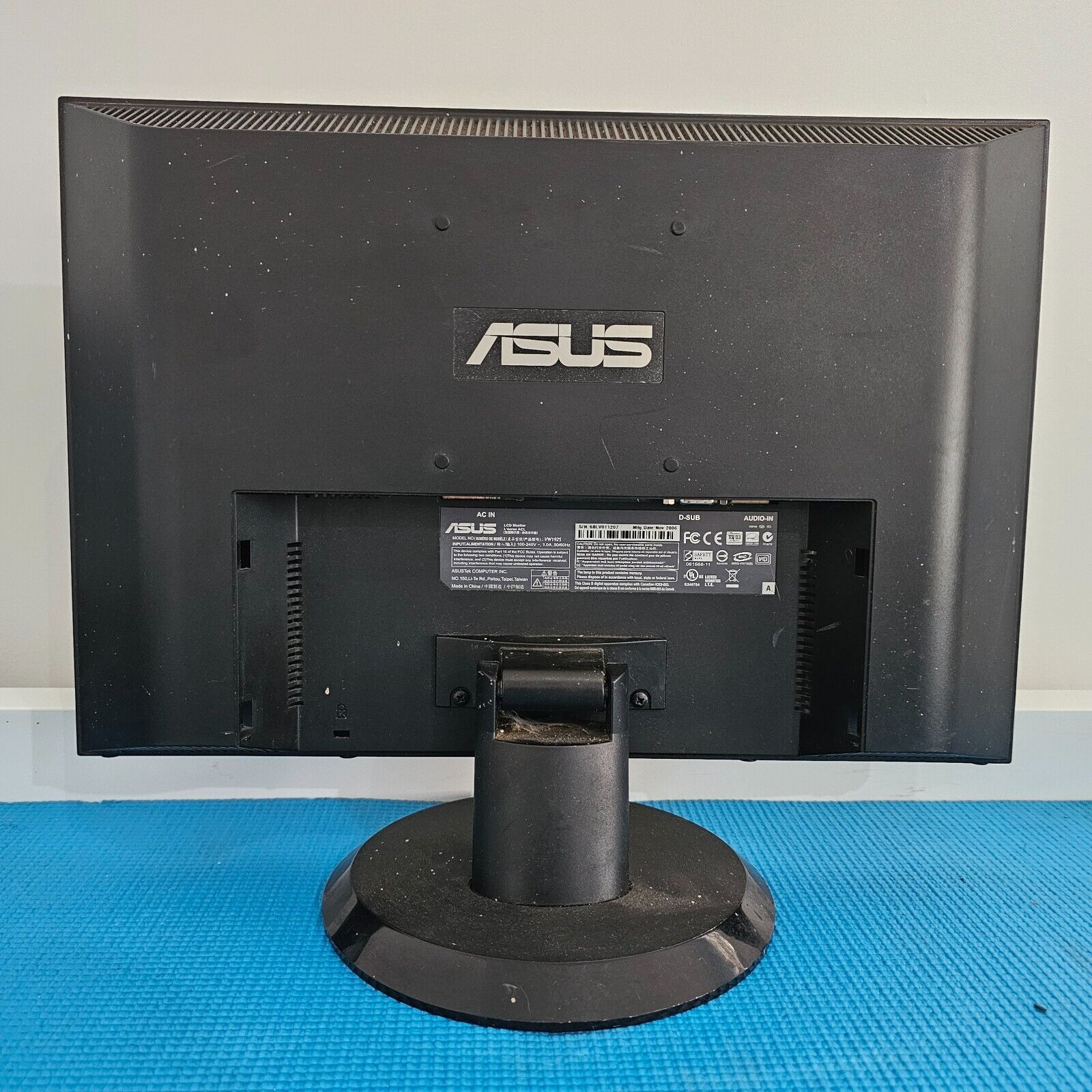 ASUS VW192S 19" 1024x768 5MS MONITOR VGA WITH STAND & POWER CABLE