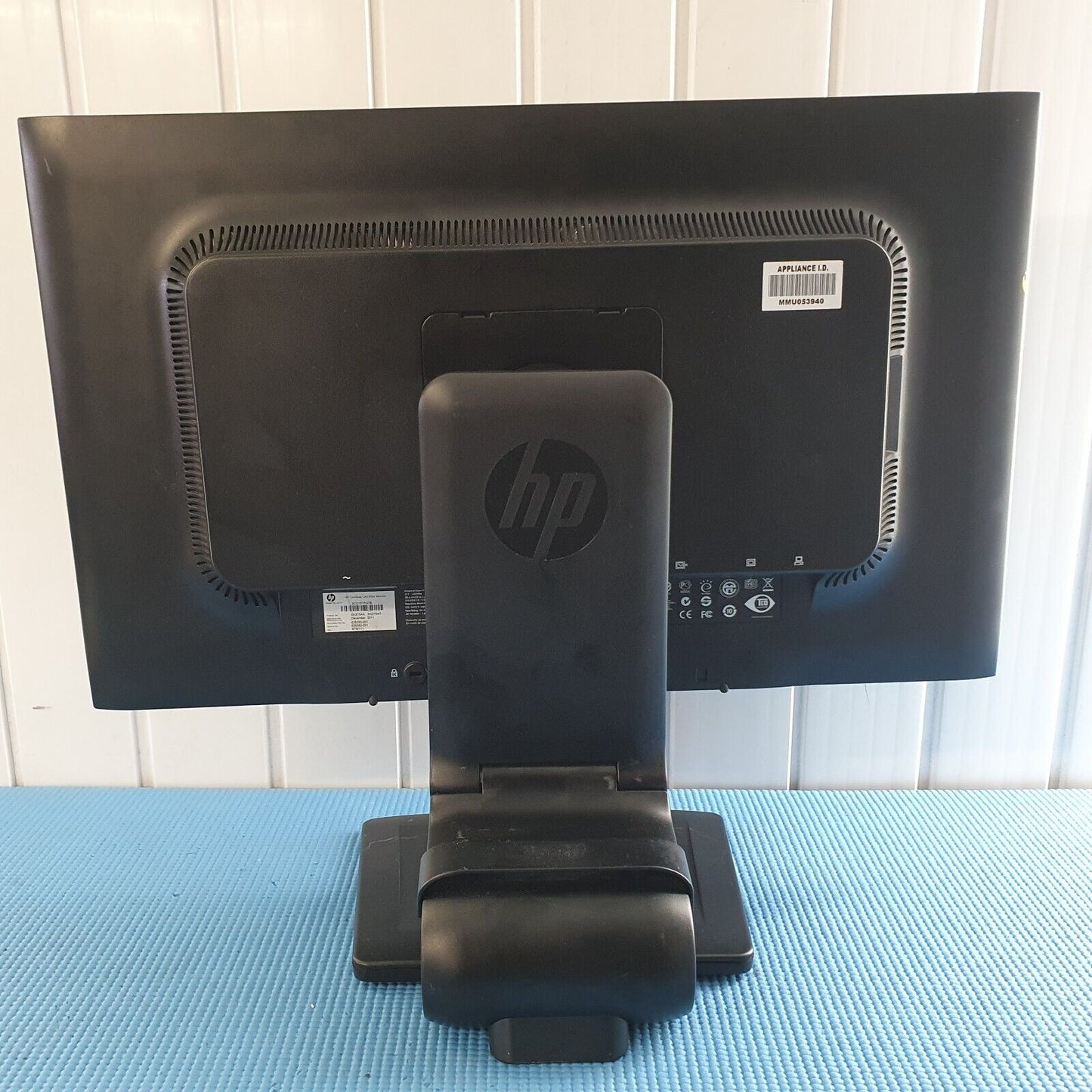 DUAL HP COMPAQ LA2306x 23" 1920x1080 MONITOR DVI VGA - 360° STAND