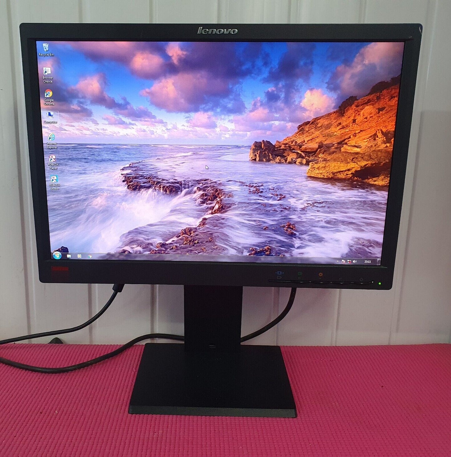 LENOVO LT1952PWD 19" 1440x900 LCD MONITOR VGA DVI DISPLAYPORT WITH STAND