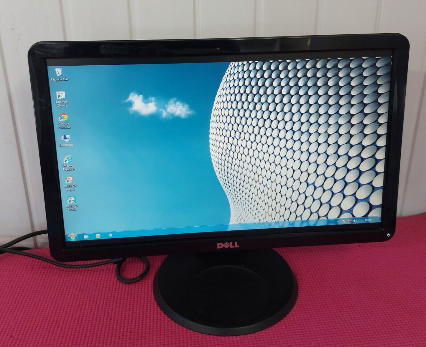 DELL IN2010NB 20" 1600 x 900  LCD MONITOR VGA DVI-D WITH STAND 