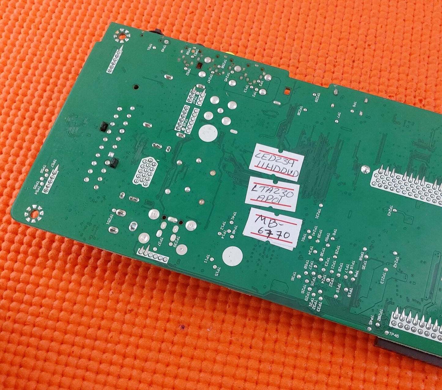 MAIN BOARD FOR DIGIHOME LED23911HDDVD TV 17MB62-2 5 23041151 SCREEN LTA230AP01